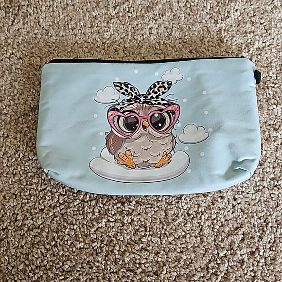 NWOT Owl cosmetic/toiletry bag with zippered closure - Picture 2 of 6